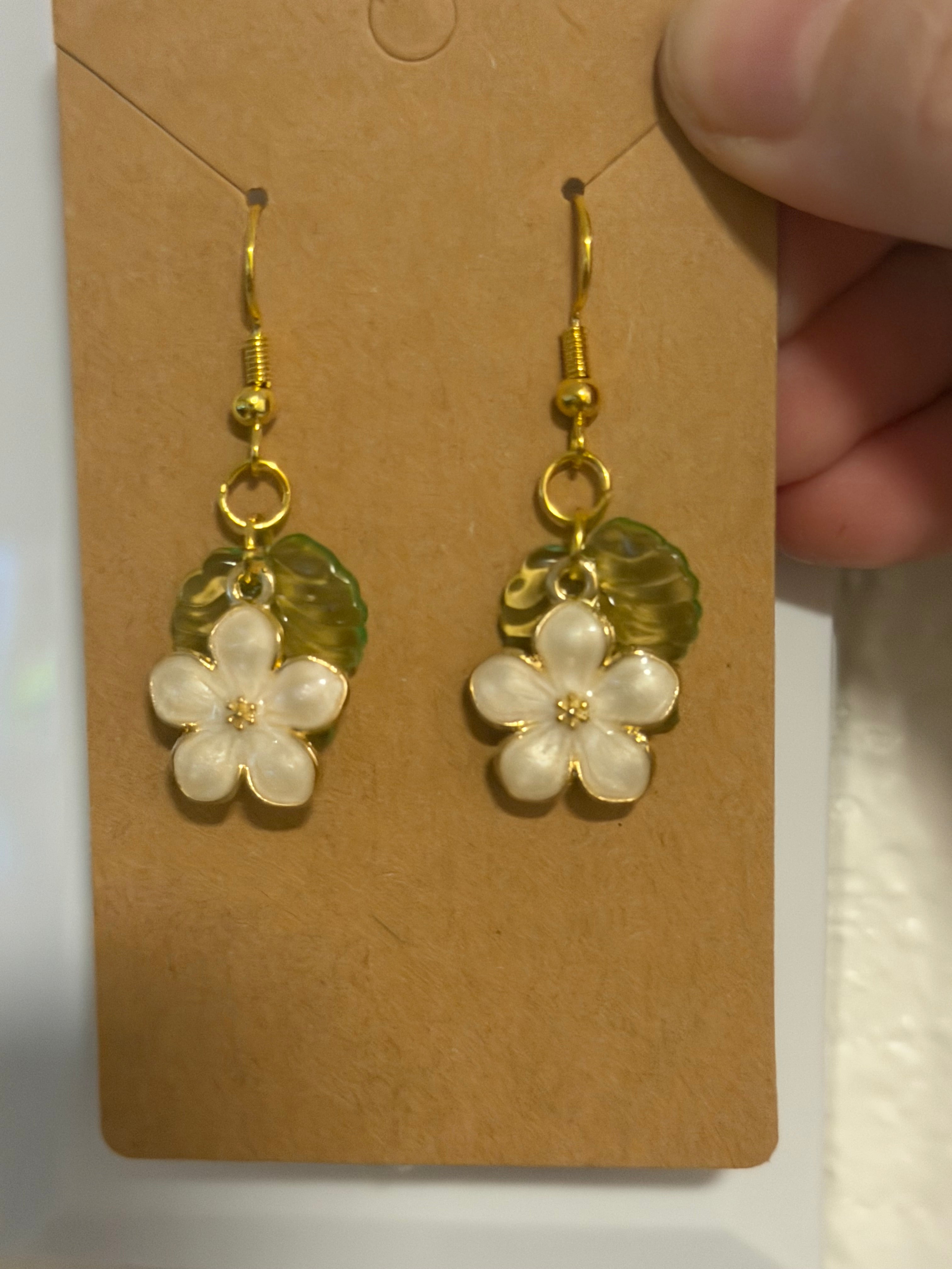 Sparkling flower earrings